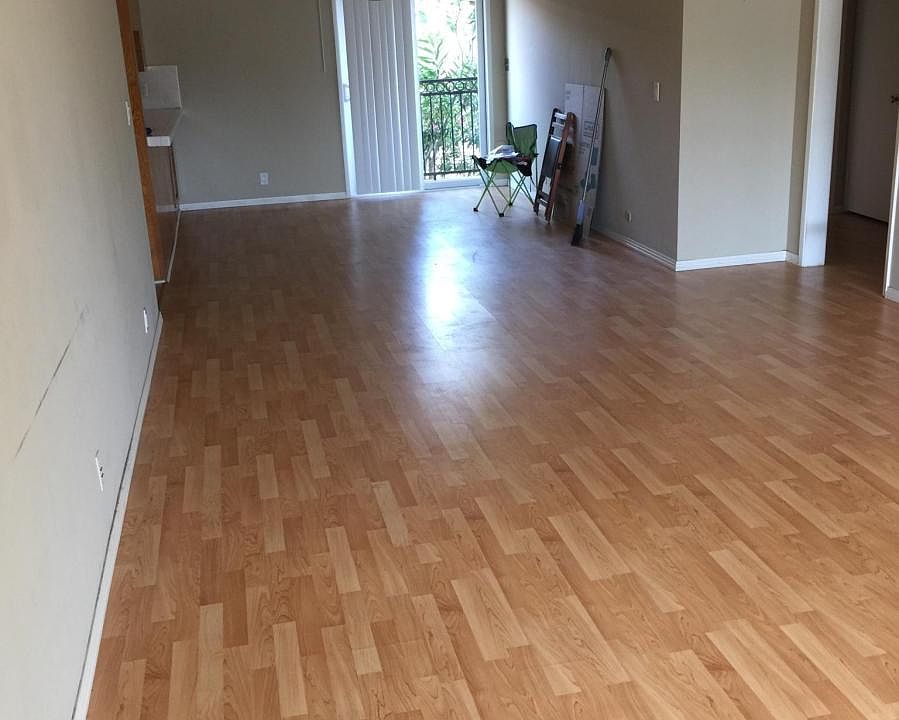 Spacious and light living room and dining area with deck
