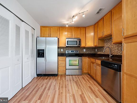 4th image of 3175 Westdale Ct