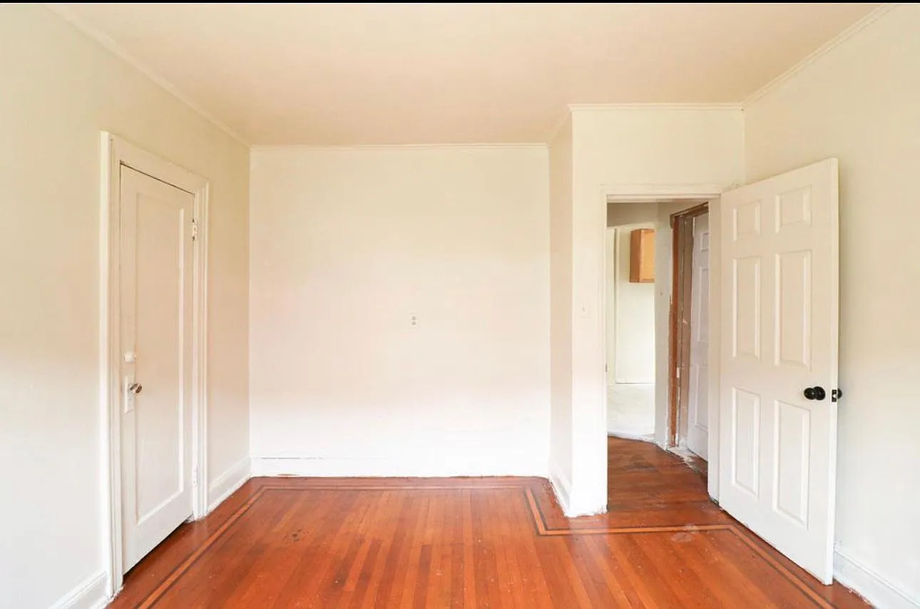 932 Adee Ave — Photo 3