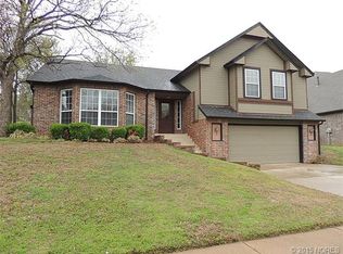 205 Castle Creek Dr, Sapulpa, OK 74066