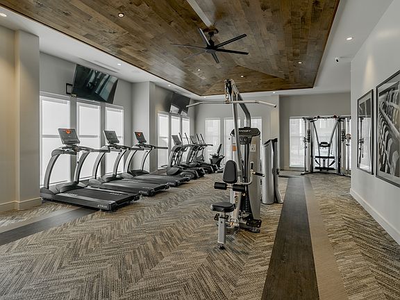 24-HR Luxury Fitness Center