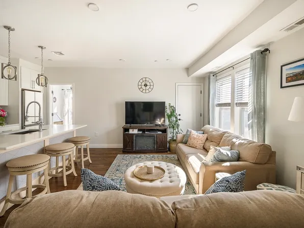 51 Havre St APT 2, Boston, MA 02128