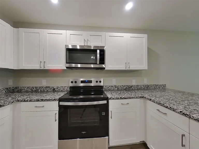 10050 Cerritos Dr — Photo 4