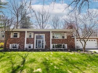 411 Rollcrest Ct, Midland, MI 48640