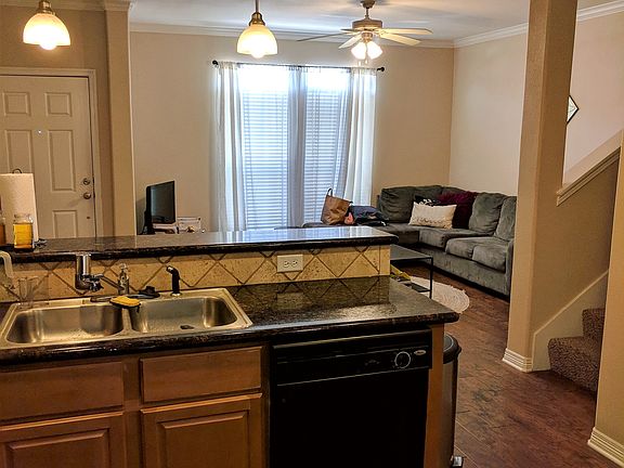 4th image of 305 Holleman Dr #1202