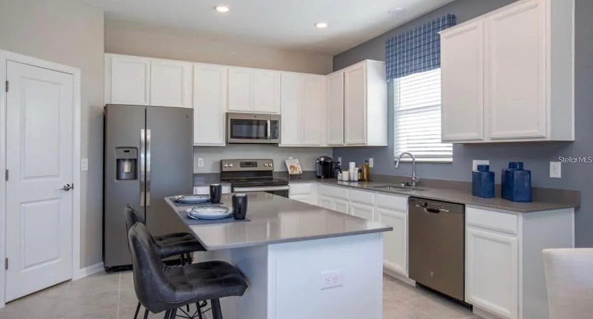 4 bed, 1853 sqft, $2,100 — Photo 2