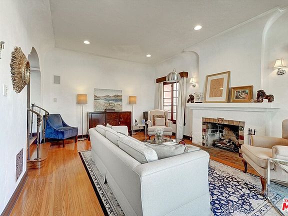 4th image of 1141 S Hayworth Ave