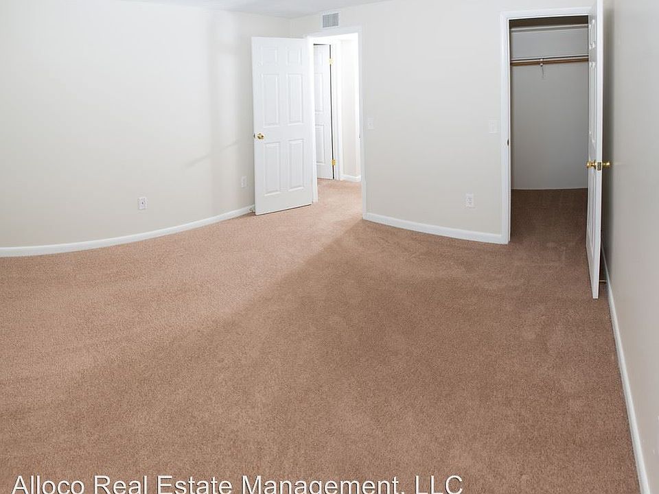 2nd image of 1730 Penfield Rd APT 30