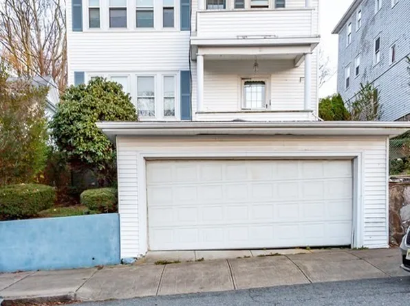 397 Belmont St, Fall River, MA 02720
