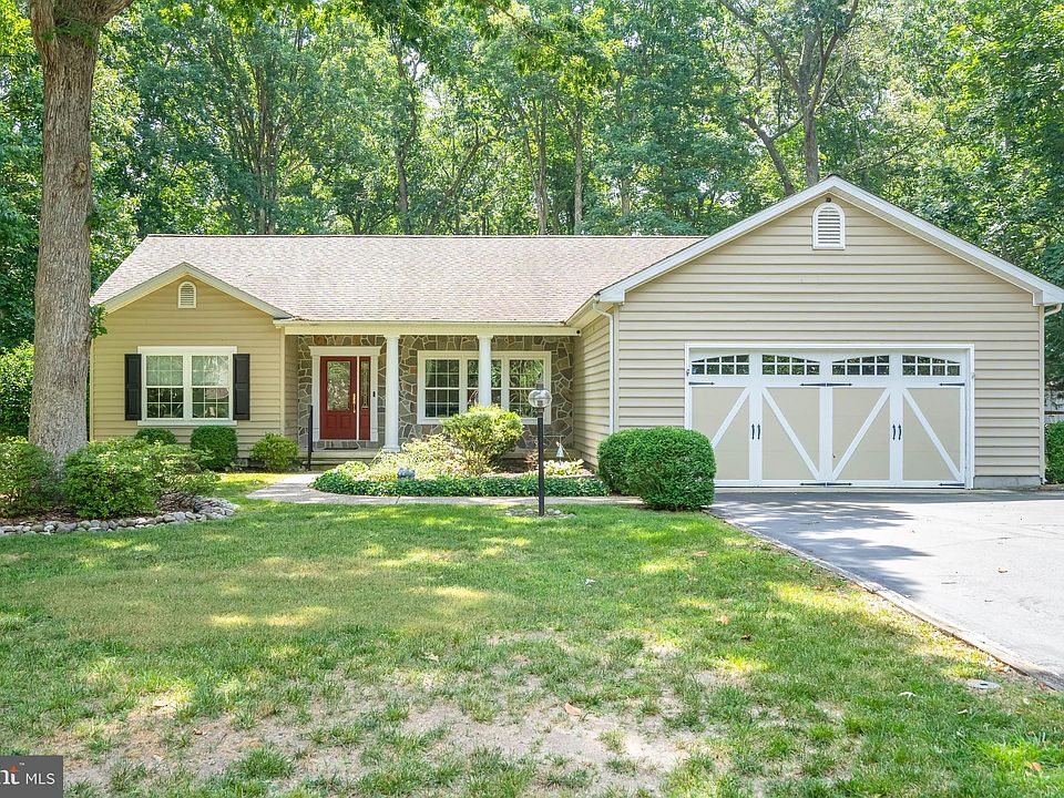 1st image of 57 Gainsborough Dr