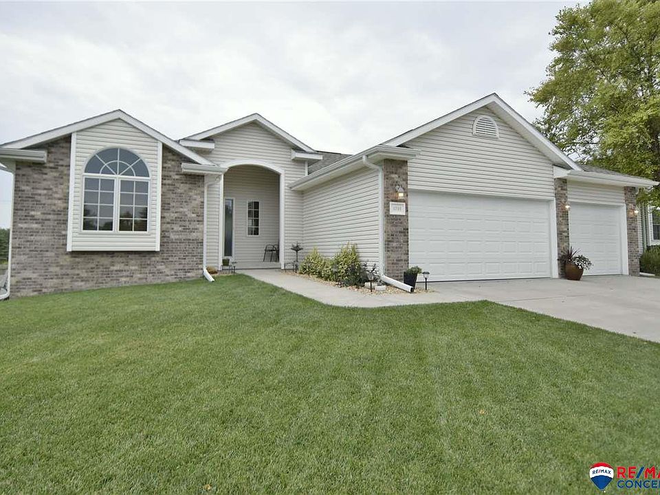 1st image of 5749 Chatsworth Ln