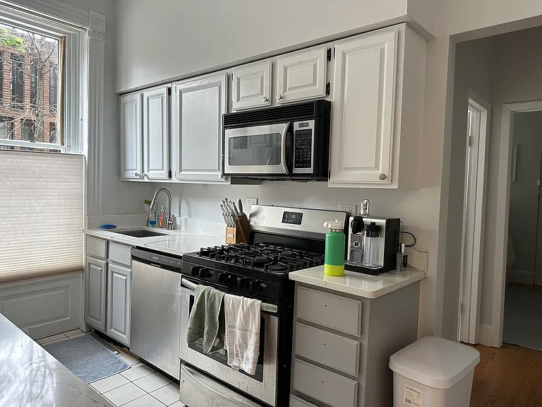 208 W Willow St #1 — Photo 2