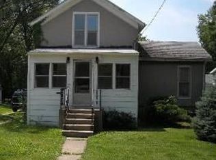 737 S 2nd St, Watseka, IL 60970