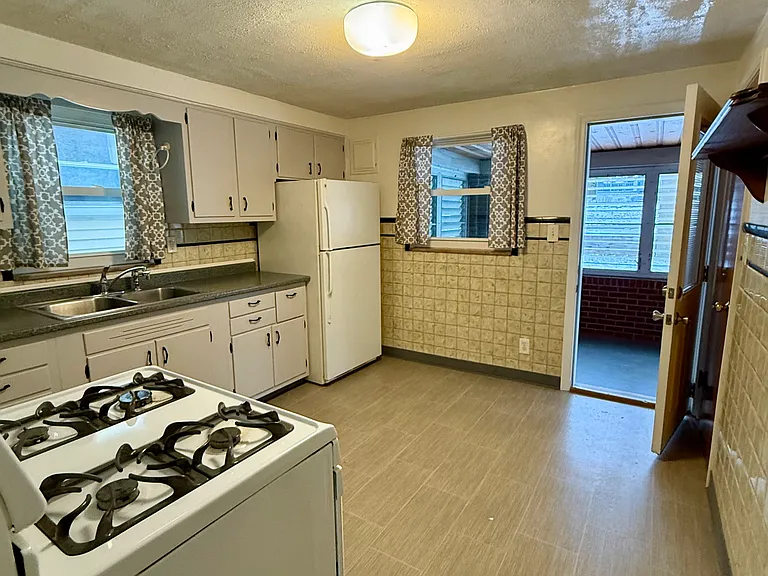 34 Wentworth Ave — Photo 7