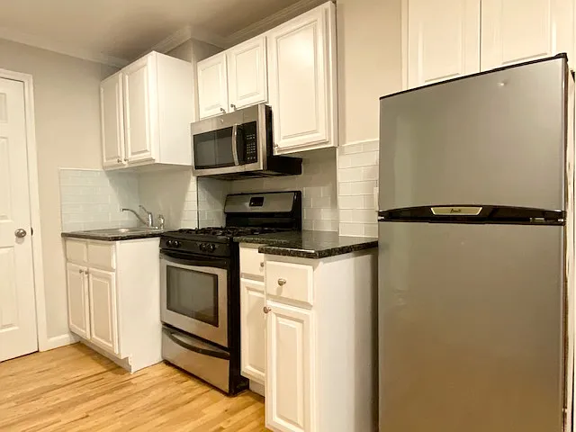 Building Photo - 111 Saint Marks Pl #6