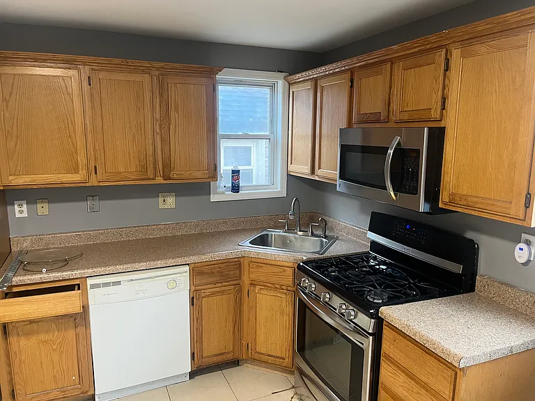 177 N 11th St #3 — Photo 12