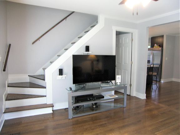 4th image of 120 S Willard St