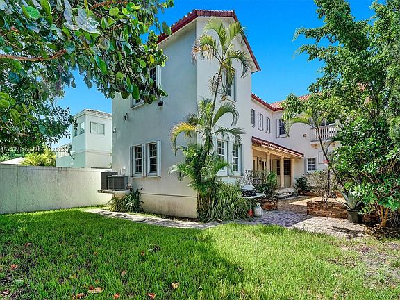 2nd image of 1020 N Venetian Dr #2/8