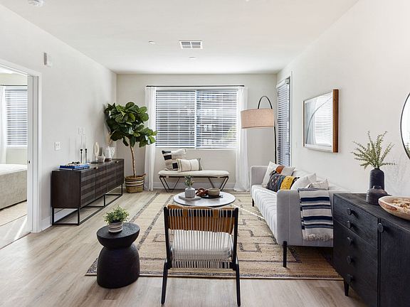 5th image of 320 E Portland St #533