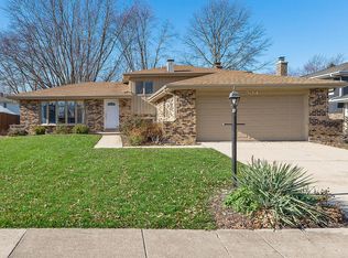 8534 Harvest Ln, Darien, IL