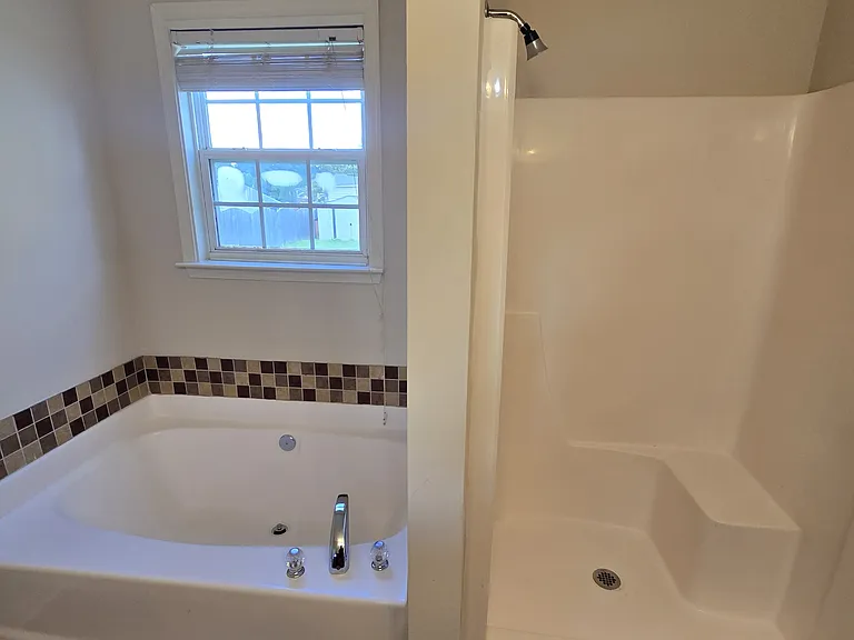 507 Chastine Dr — Photo 7