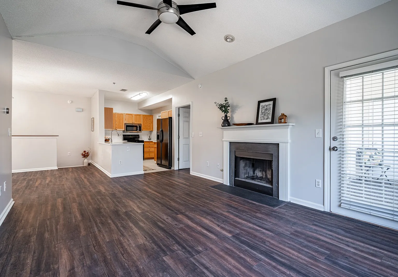 2 bed, 1278 sqft, $2,250 — Photo 4