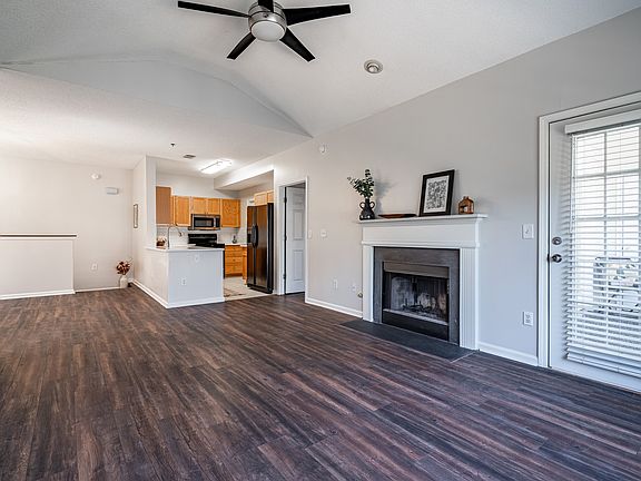 4th image of 410 Spring Heights Ln SE #410