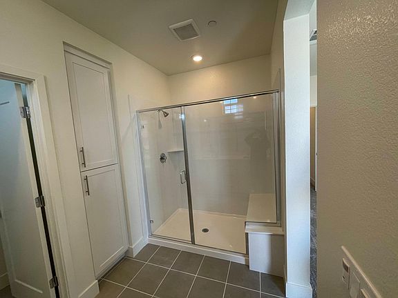 5th image of 9419 Ocean Park Way