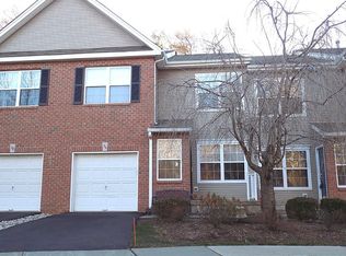 36 Pond Hollow Dr, Oak Ridge, NJ 07438