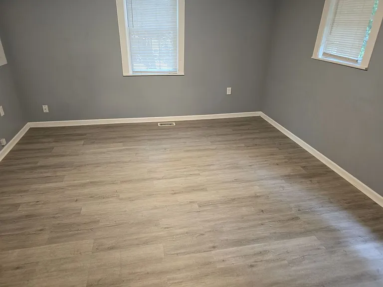1618 Oak St — Photo 3