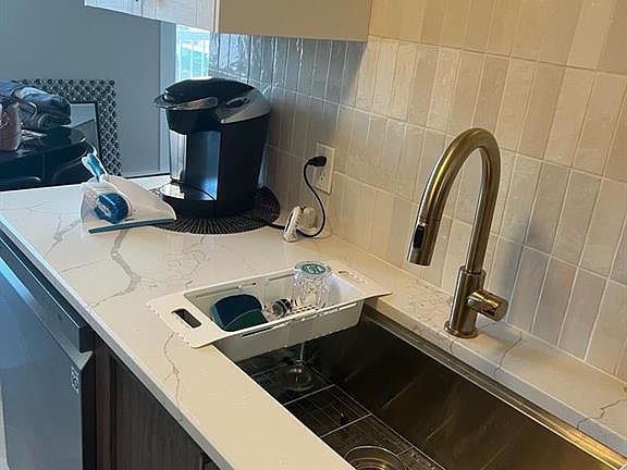 3rd image of 10014 N Morrison St #302