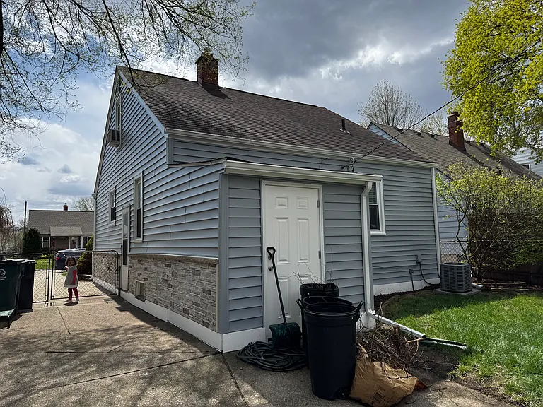 241 Devillen Ave — Photo 32