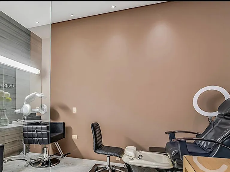 88 SW 7th St #2603 — Photo 31