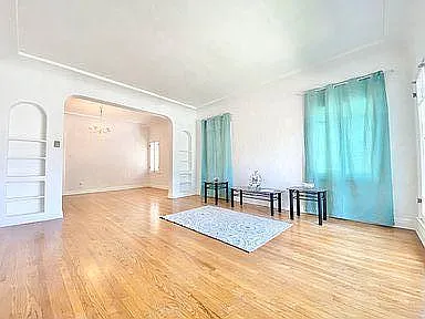 427 N Genesee Ave — Photo 3