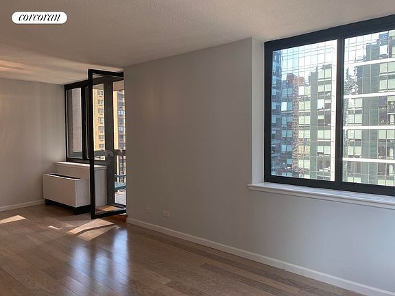 3rd image of 250 E 40th St APT 17B