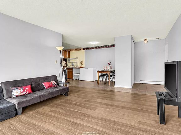 3rd image of 7260 Lindsay Rd #305
