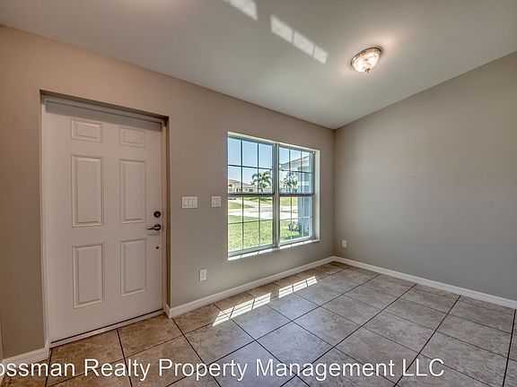 3rd image of 3018/3020 SW 15th Pl