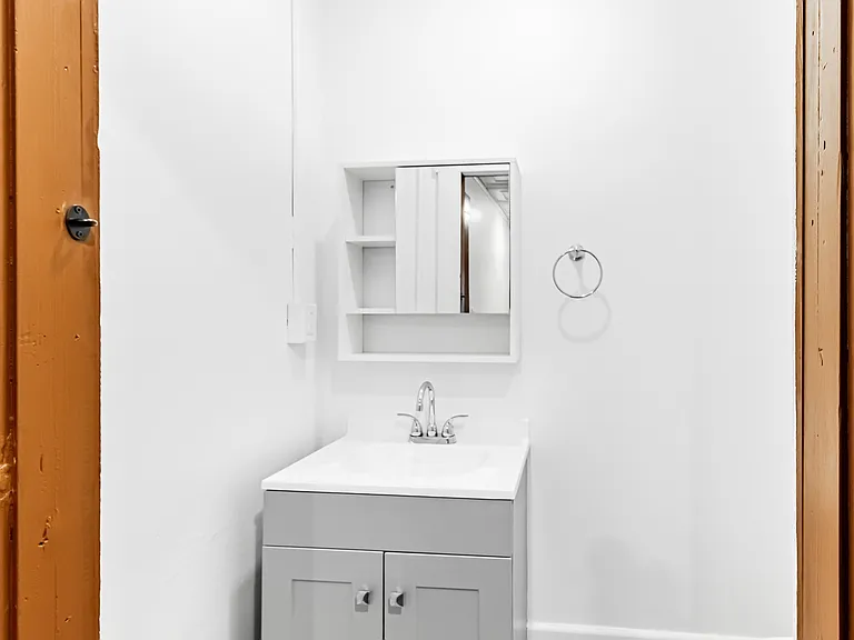 496 Dorsey Ave #2 — Photo 12