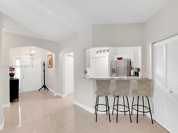 5th image of 4724 SW 13th St #4724