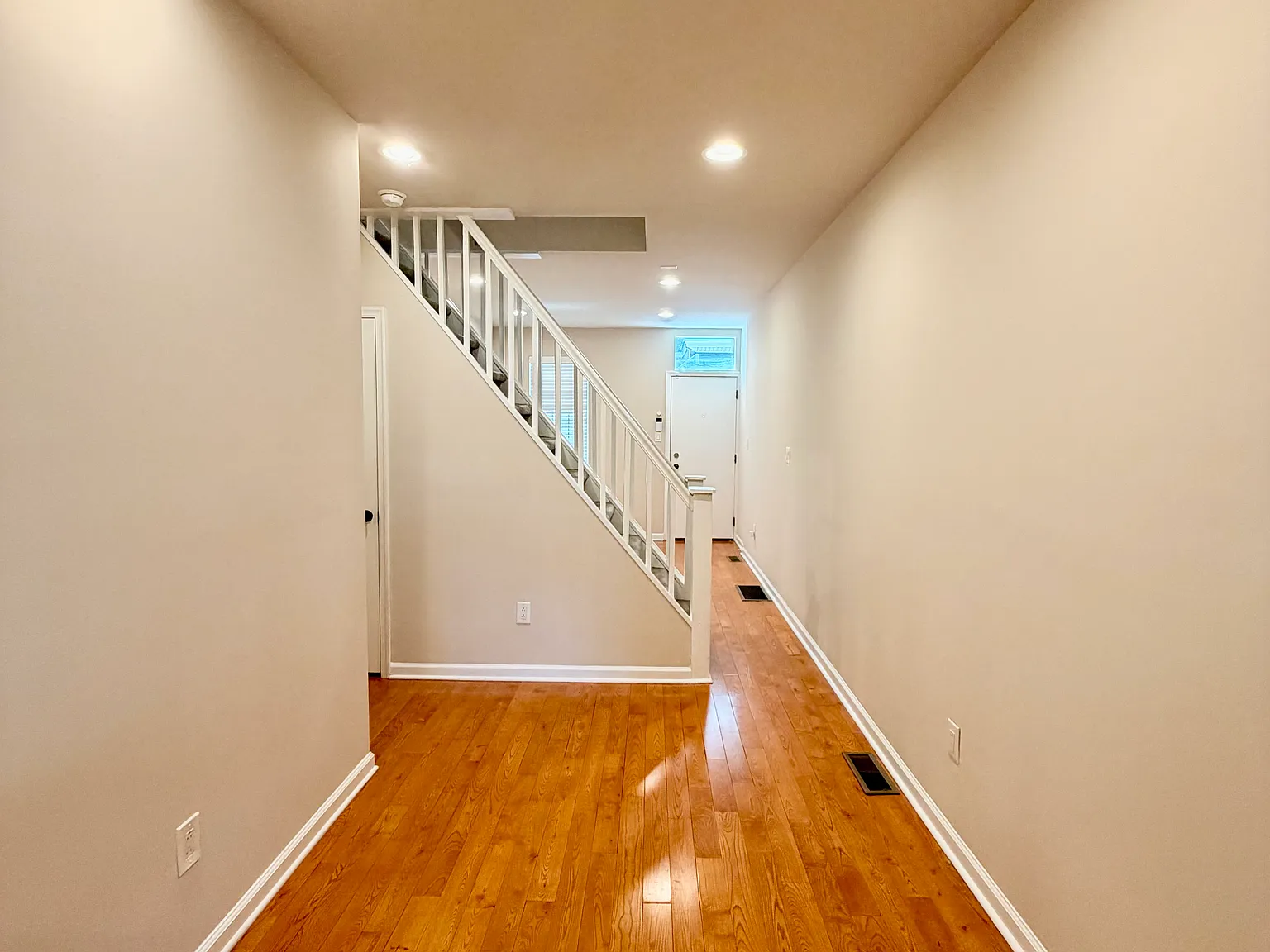 Available Now Comfortable 2-Bedroom West Powelton Townhome with Central Air — Photo 4