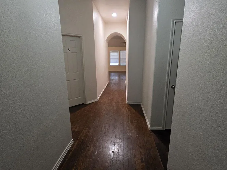 Shady Meadow Ln — Photo 5
