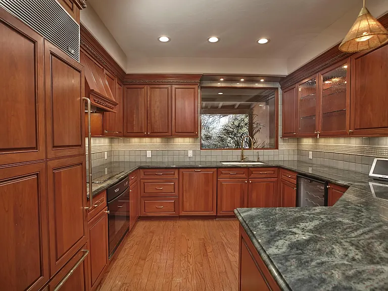 2952 N Saint Augustine Pl — Photo 9