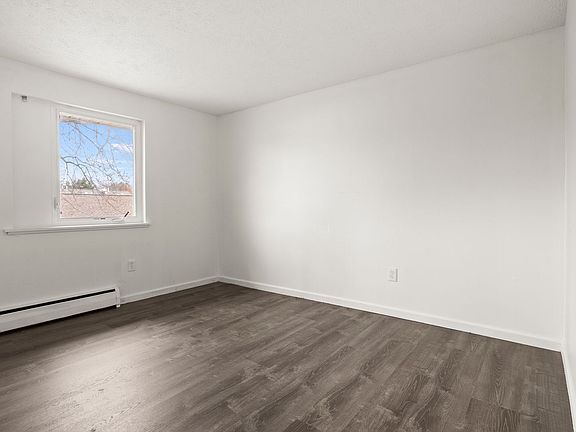 3rd image of 3 Sweden Ln #53