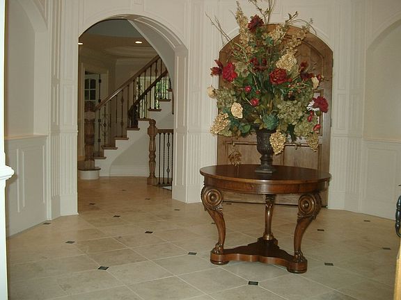 Circular entry with art niches
