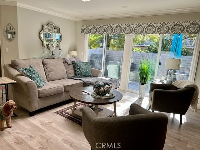 2 bed, 989 sqft, $3,750 — Photo 3