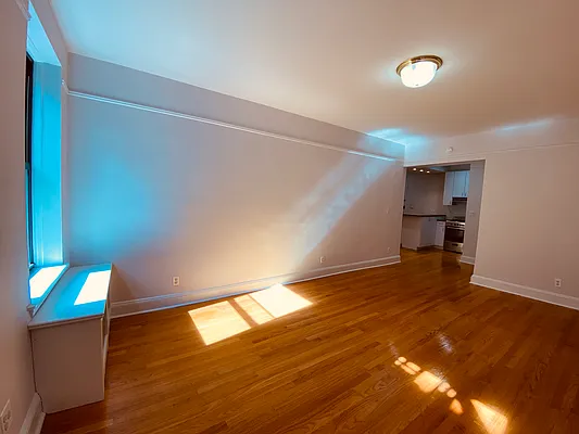 Rented by Metropolis Real Estate of Manhattan | media 2