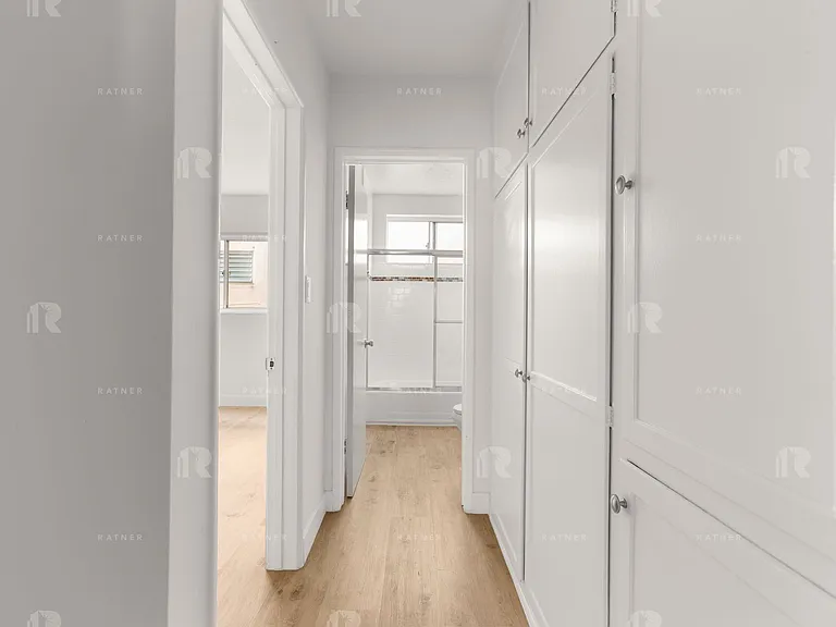 (Ar/Eu/Yo:B) 624 N. Hayworth Avenue — Photo 7