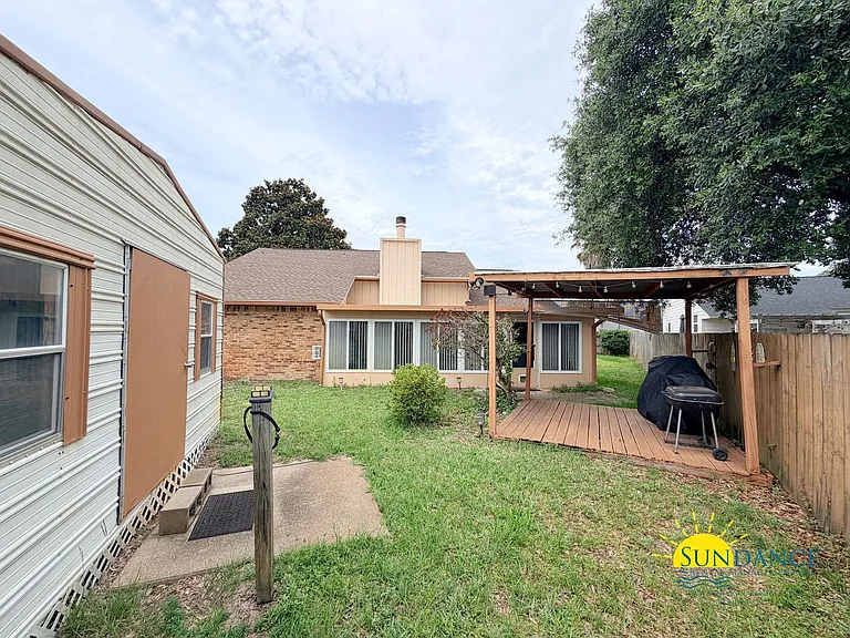 225 Lakeside Ln — Photo 26