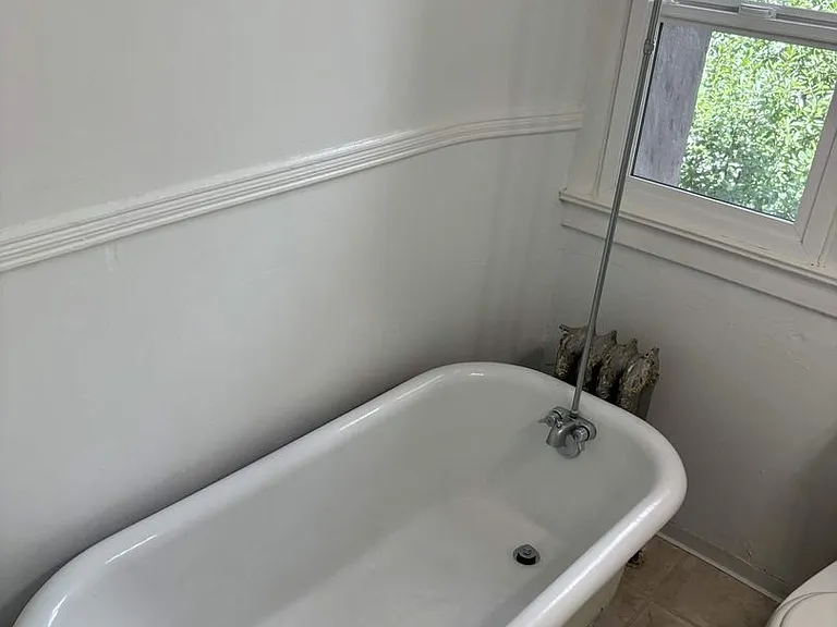 220 Belmont Ave E — Photo 26