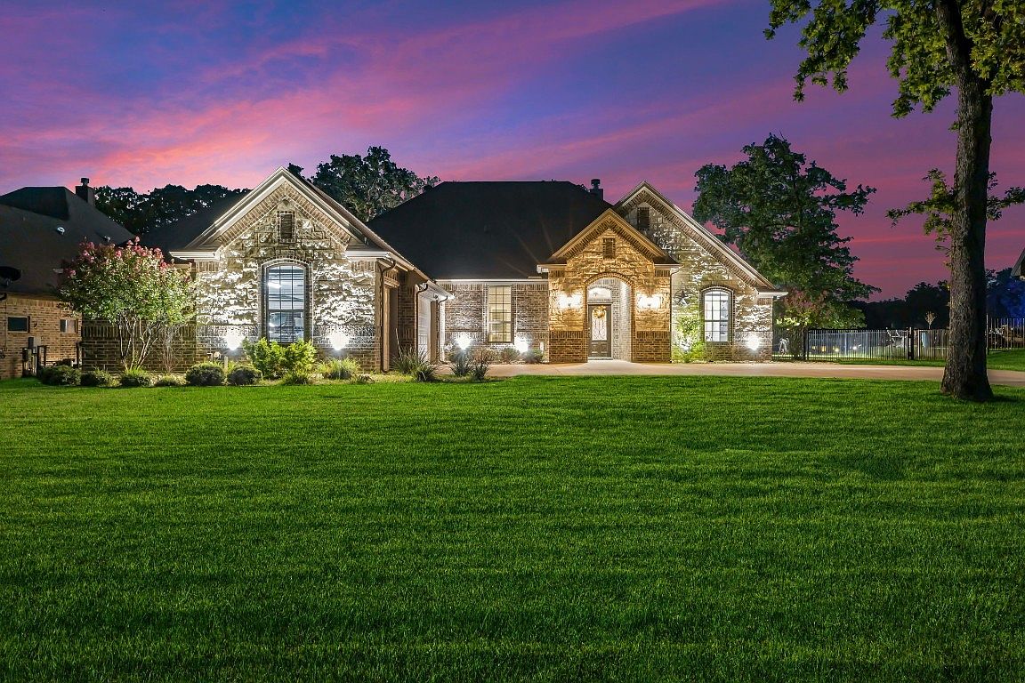 1556 Laguna Bay N, Azle, TX 76020 Zillow